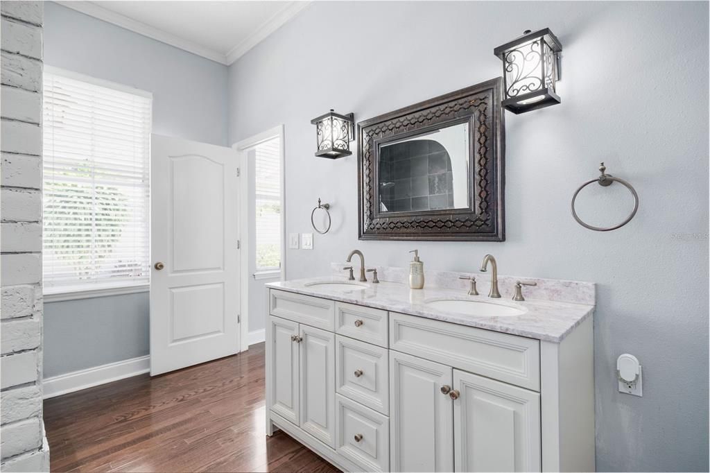 En Venta: $1,090,000 (5 camas, 4 baños, 3418 Pies cuadrados)