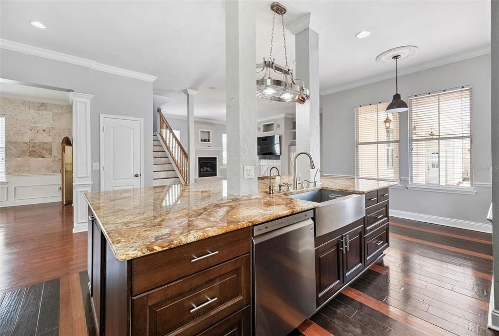 En Venta: $1,090,000 (5 camas, 4 baños, 3418 Pies cuadrados)