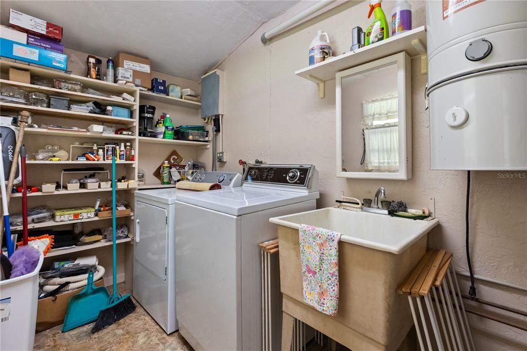 合同活跃: $389,900 (2 贝兹, 2 浴室, 1254 平方英尺)