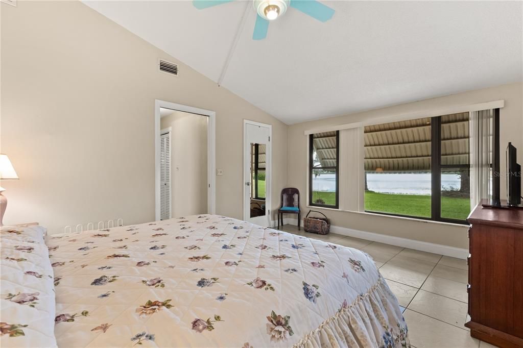 合同活跃: $389,900 (2 贝兹, 2 浴室, 1254 平方英尺)