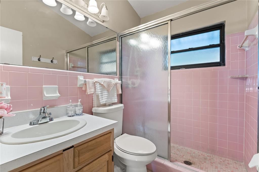 合同活跃: $389,900 (2 贝兹, 2 浴室, 1254 平方英尺)