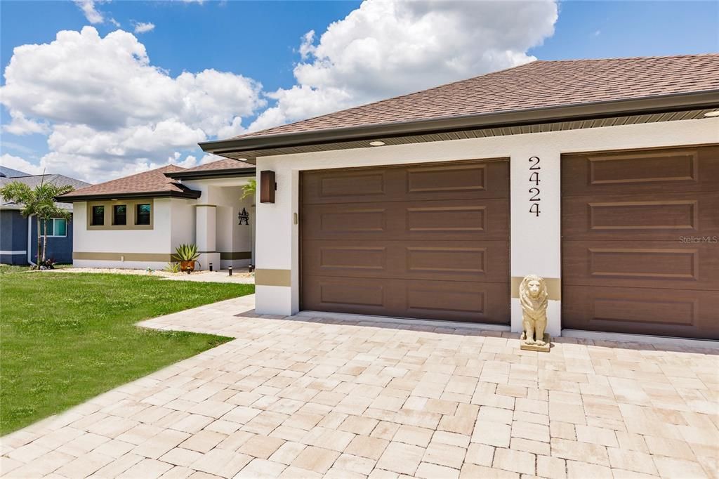 For Sale: $740,000 (3 beds, 2 baths, 2089 Square Feet)