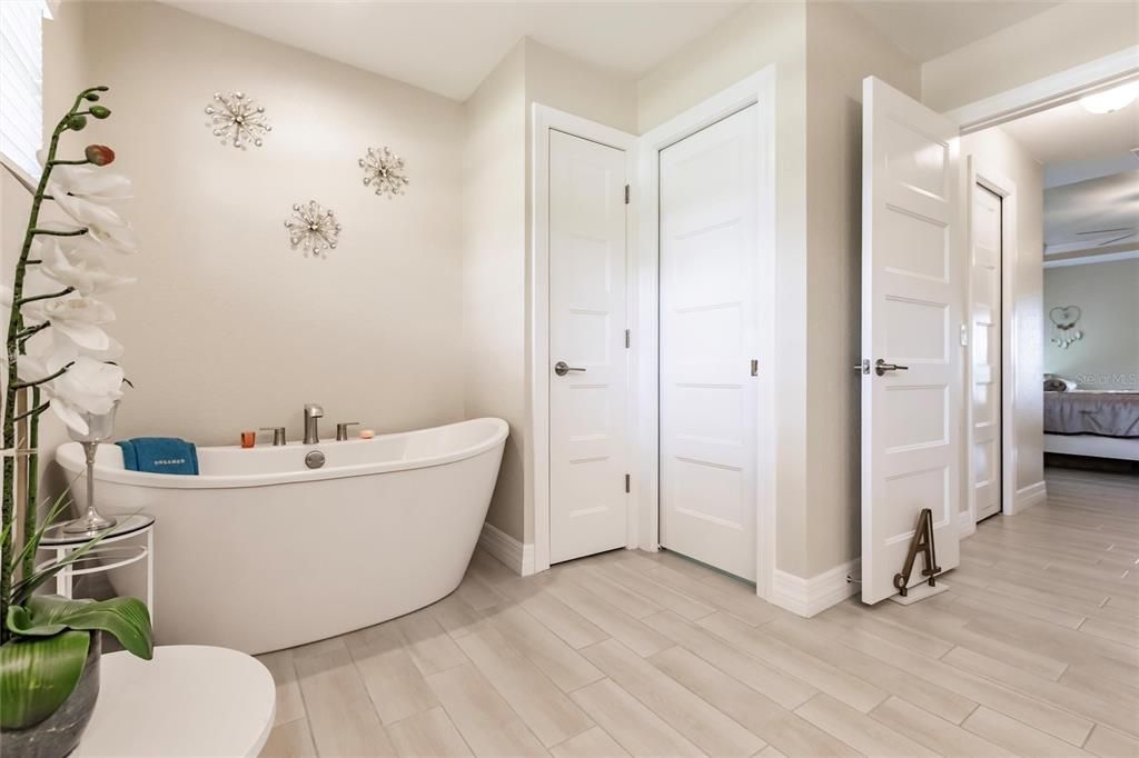 For Sale: $740,000 (3 beds, 2 baths, 2089 Square Feet)