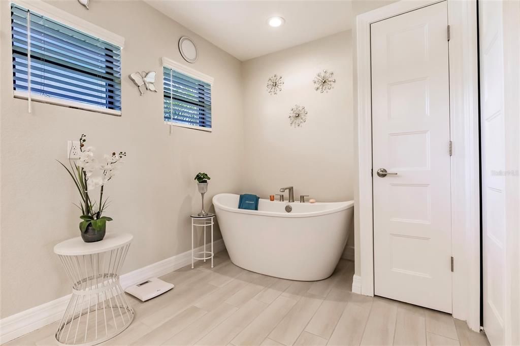 For Sale: $740,000 (3 beds, 2 baths, 2089 Square Feet)