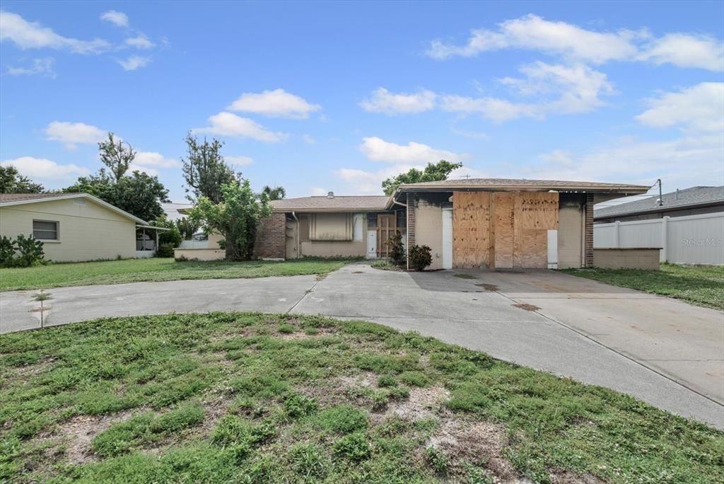 合同活跃: $160,000 (2 贝兹, 2 浴室, 1292 平方英尺)