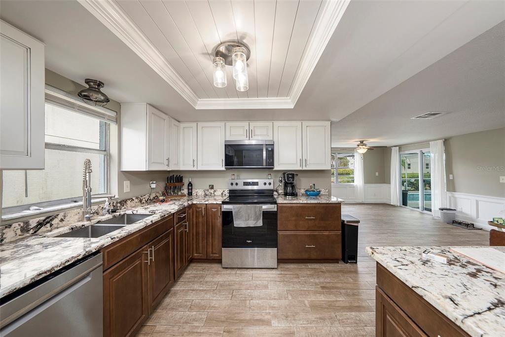 Activo con contrato: $375,000 (3 camas, 2 baños, 1560 Pies cuadrados)