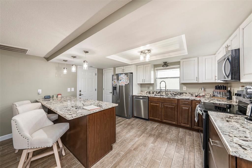 Activo con contrato: $375,000 (3 camas, 2 baños, 1560 Pies cuadrados)