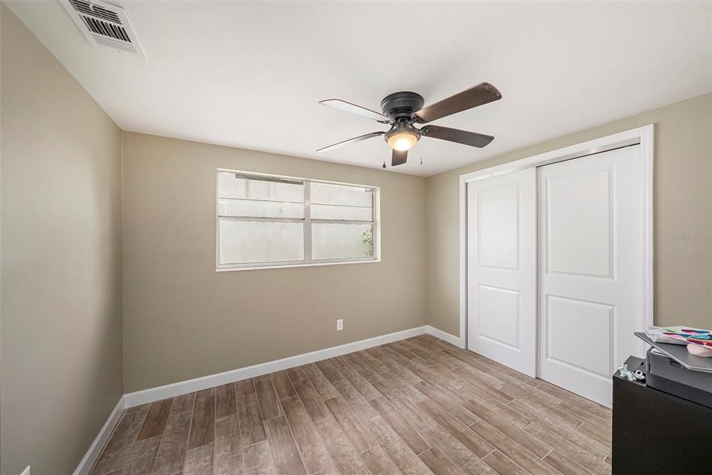 Activo con contrato: $375,000 (3 camas, 2 baños, 1560 Pies cuadrados)