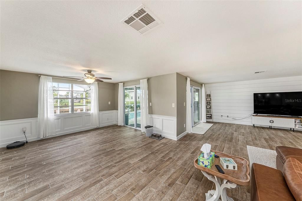 Activo con contrato: $375,000 (3 camas, 2 baños, 1560 Pies cuadrados)