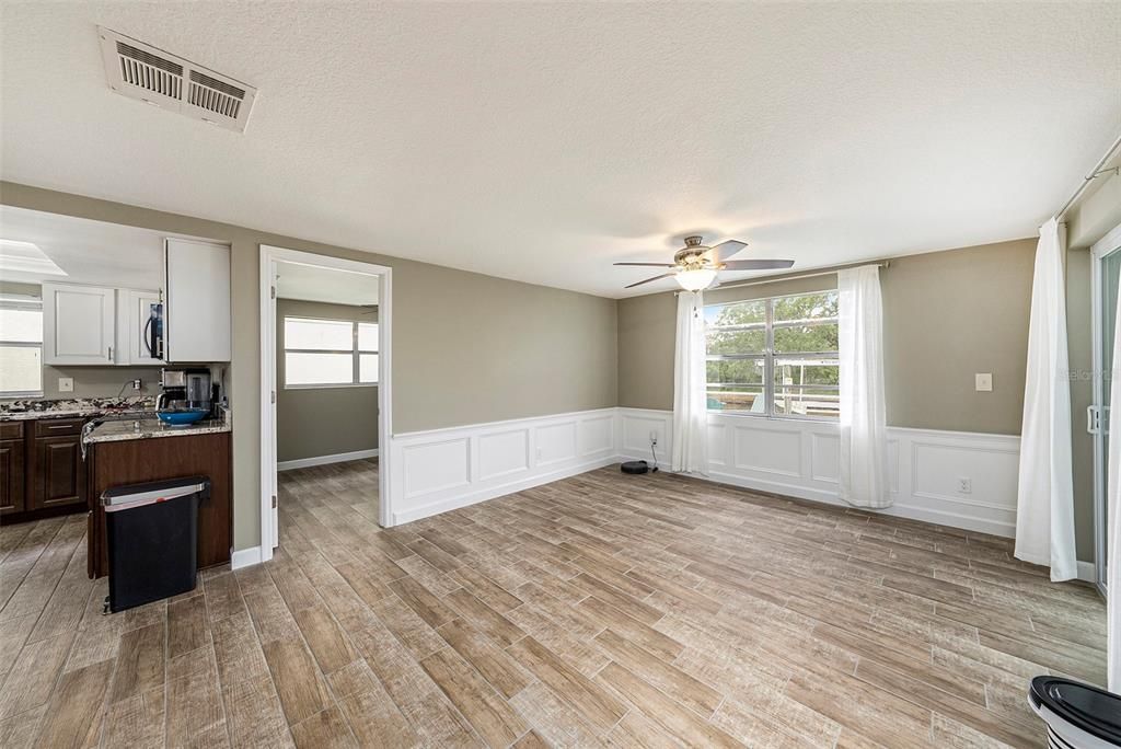 Activo con contrato: $375,000 (3 camas, 2 baños, 1560 Pies cuadrados)