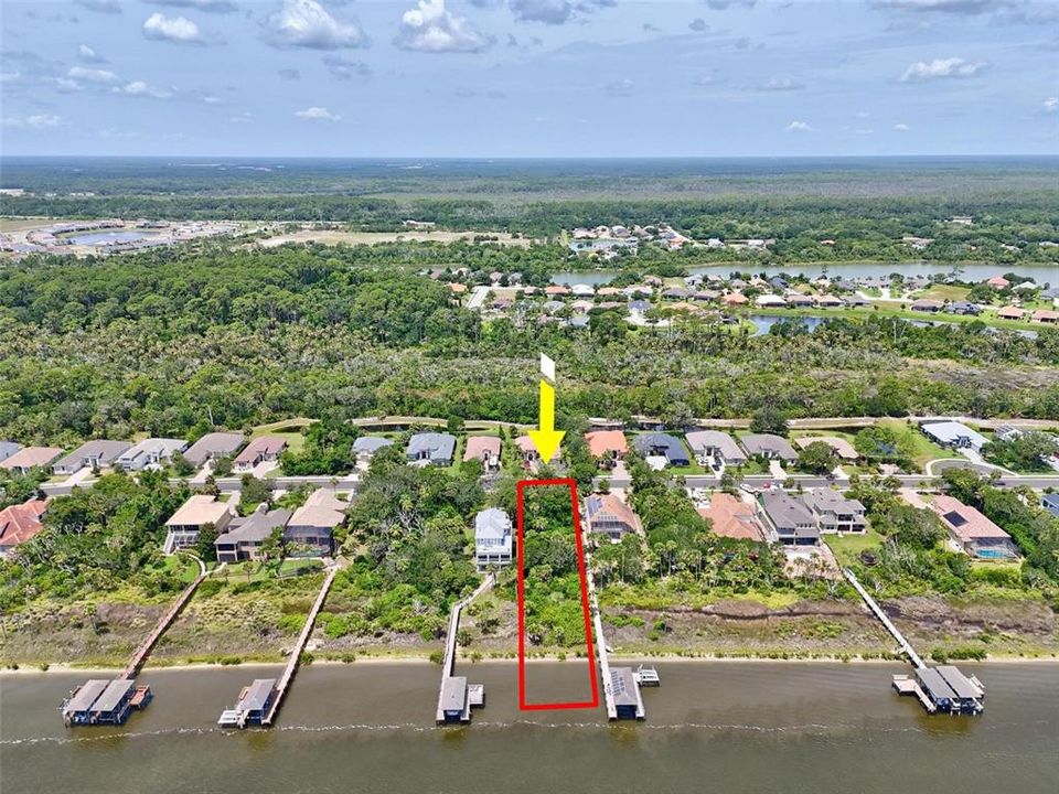 На продажу: $327,000 (0.47 acres)