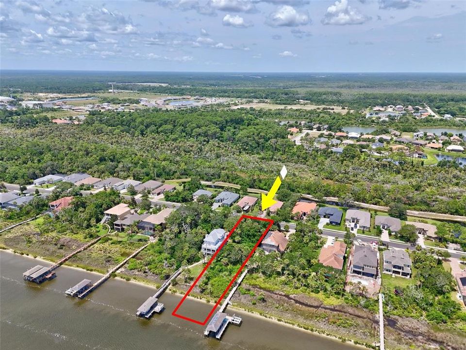 На продажу: $327,000 (0.47 acres)