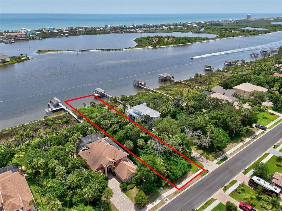 На продажу: $327,000 (0.47 acres)