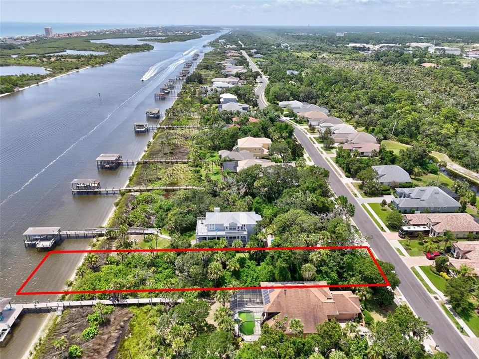 На продажу: $327,000 (0.47 acres)