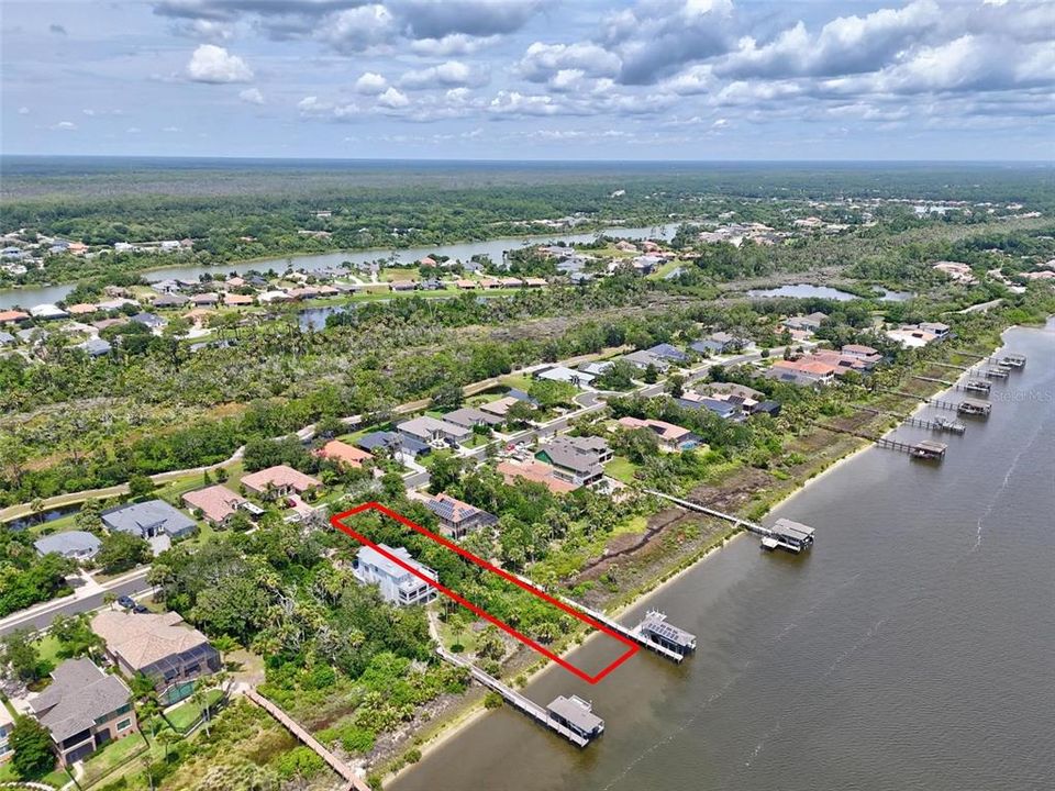 На продажу: $327,000 (0.47 acres)