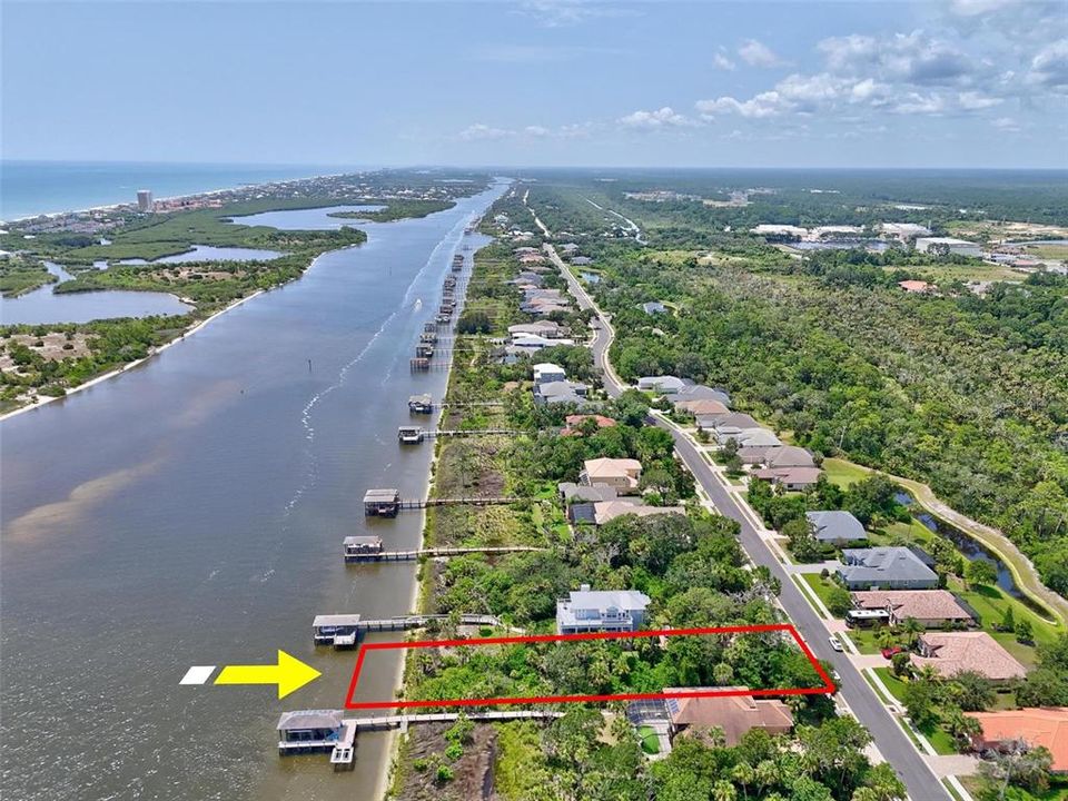 На продажу: $327,000 (0.47 acres)