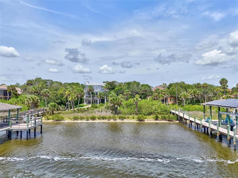 На продажу: $327,000 (0.47 acres)