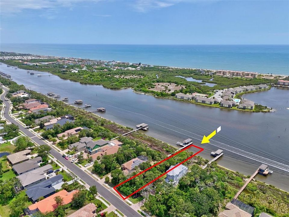 На продажу: $327,000 (0.47 acres)