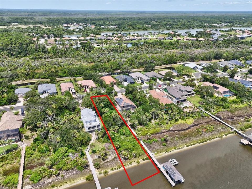 На продажу: $327,000 (0.47 acres)