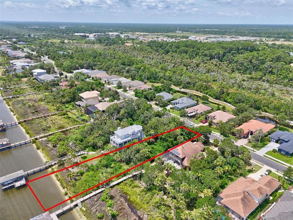 На продажу: $327,000 (0.47 acres)