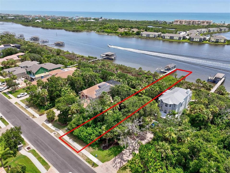 На продажу: $327,000 (0.47 acres)