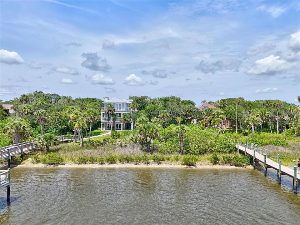 На продажу: $327,000 (0.47 acres)