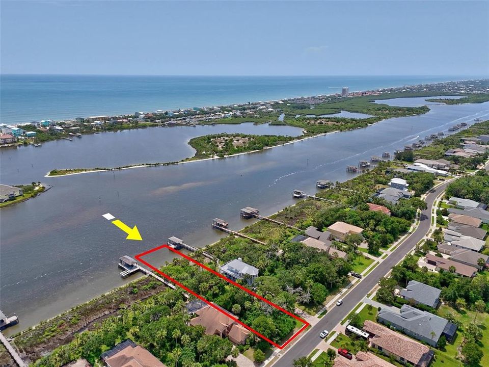 На продажу: $327,000 (0.47 acres)