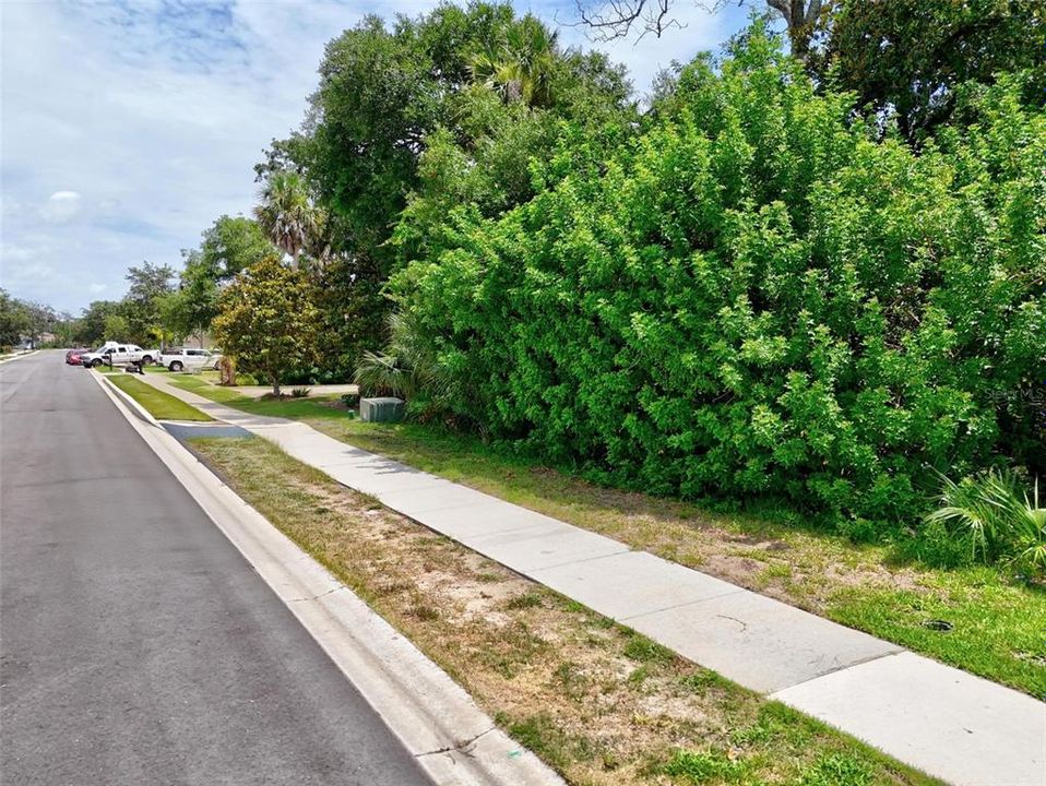 На продажу: $327,000 (0.47 acres)