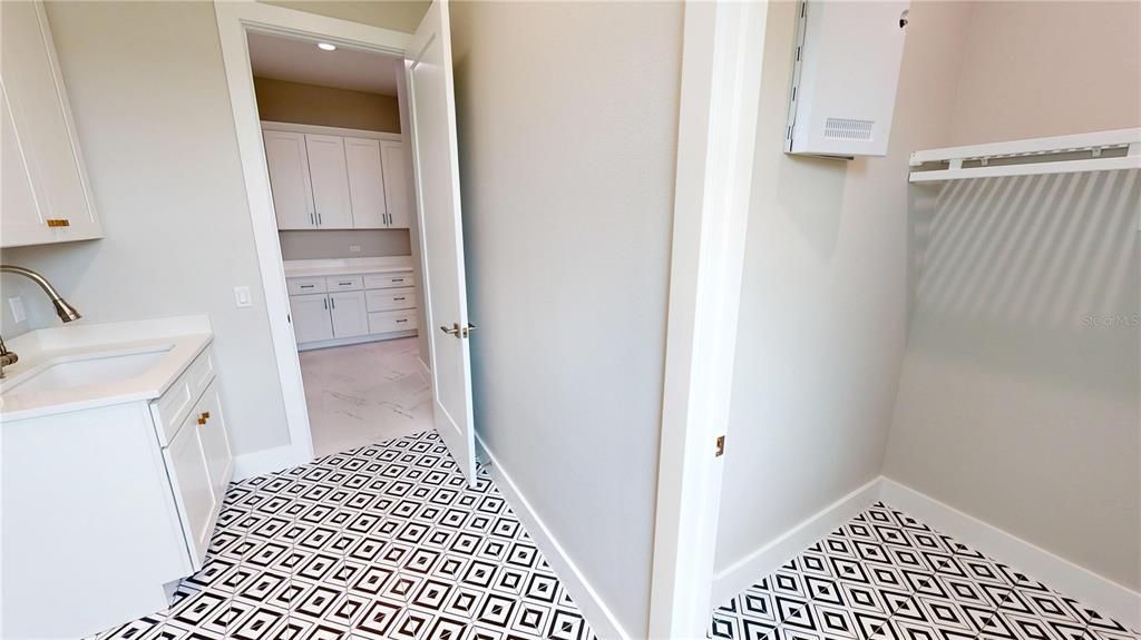 En Venta: $1,530,000 (4 camas, 3 baños, 2850 Pies cuadrados)