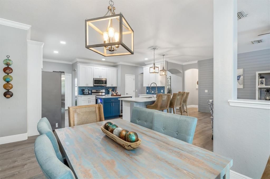 Activo con contrato: $375,000 (3 camas, 3 baños, 2522 Pies cuadrados)