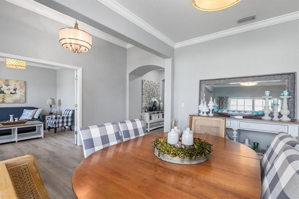 Activo con contrato: $375,000 (3 camas, 3 baños, 2522 Pies cuadrados)