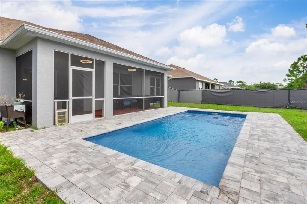 Activo con contrato: $375,000 (3 camas, 3 baños, 2522 Pies cuadrados)