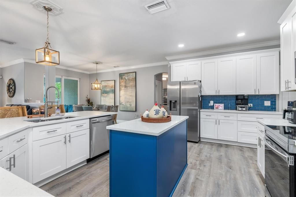 Activo con contrato: $375,000 (3 camas, 3 baños, 2522 Pies cuadrados)