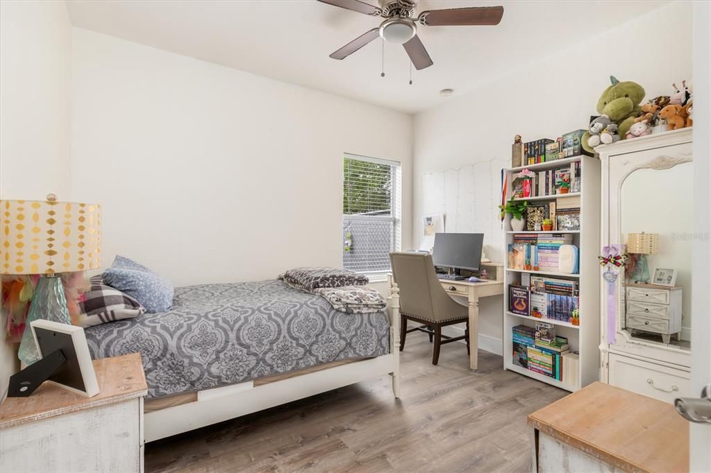 Activo con contrato: $375,000 (3 camas, 3 baños, 2522 Pies cuadrados)