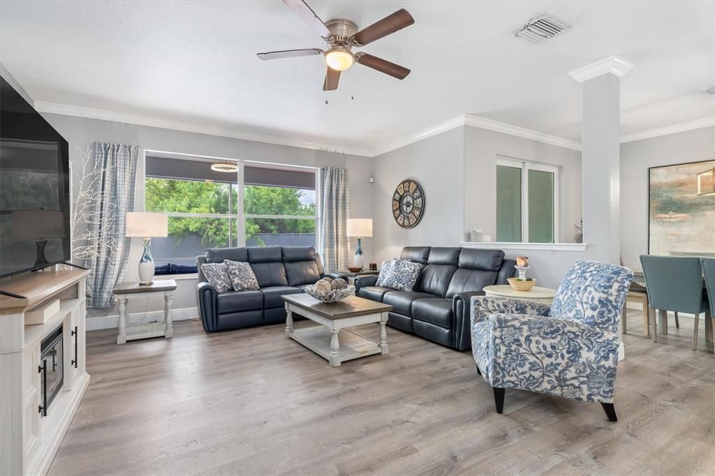 Activo con contrato: $375,000 (3 camas, 3 baños, 2522 Pies cuadrados)