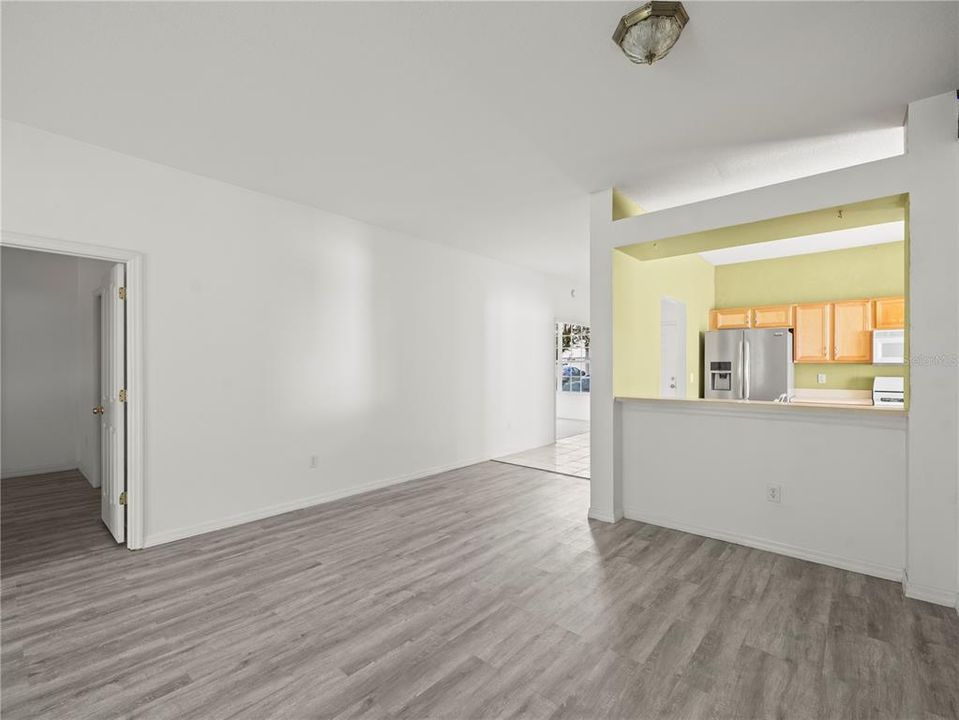 待售: $379,000 (4 贝兹, 2 浴室, 1730 平方英尺)