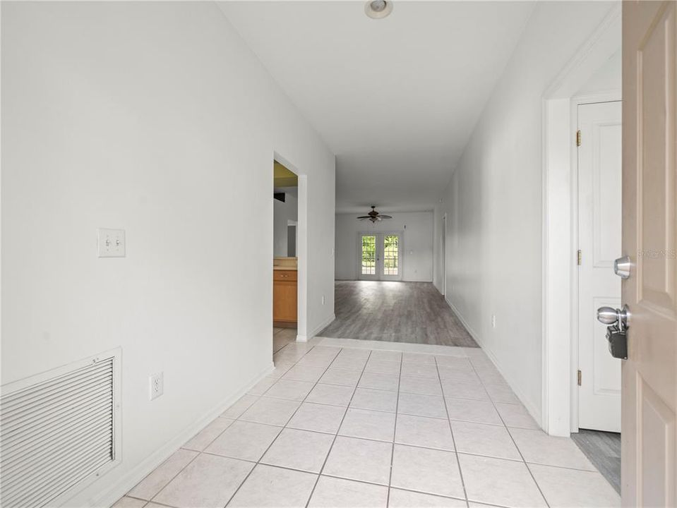 待售: $379,000 (4 贝兹, 2 浴室, 1730 平方英尺)