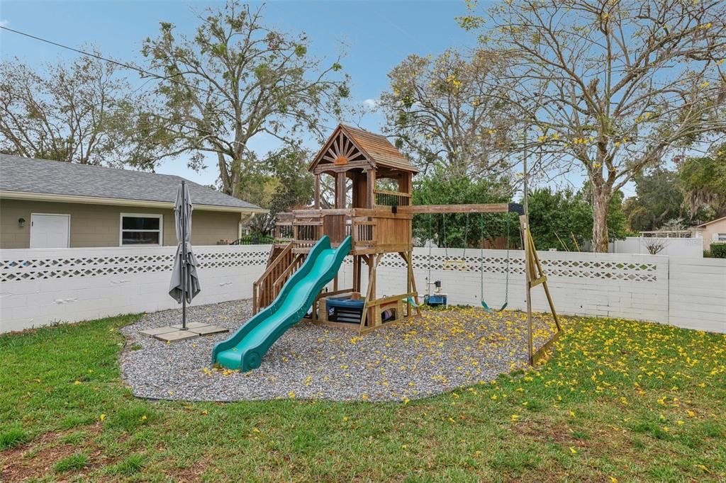 A great place to play with play set included!