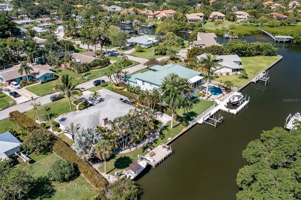 For Sale: $775,000 (3 beds, 2 baths, 1992 Square Feet)