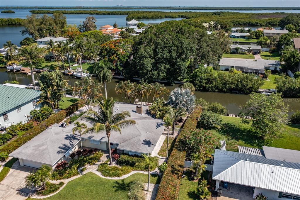 For Sale: $775,000 (3 beds, 2 baths, 1992 Square Feet)