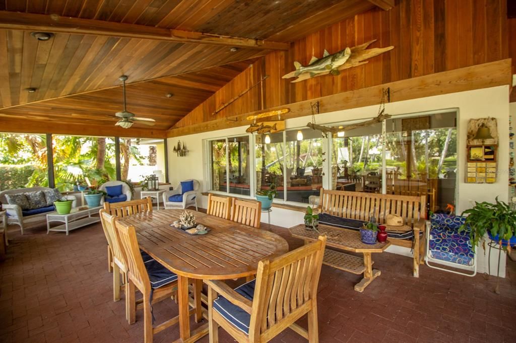 For Sale: $775,000 (3 beds, 2 baths, 1992 Square Feet)