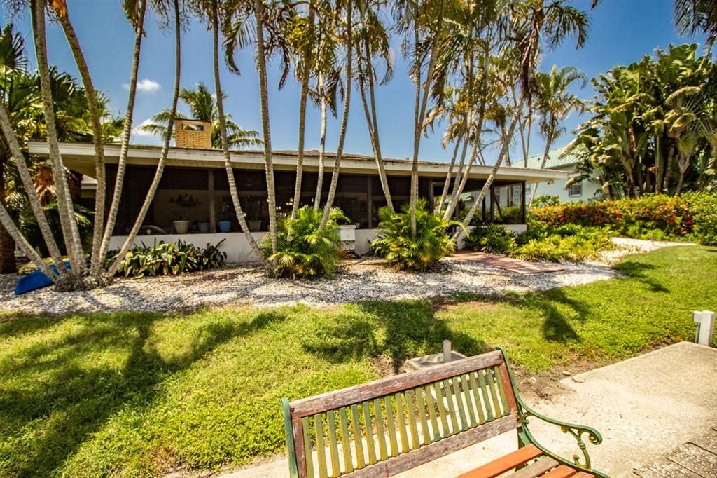 For Sale: $775,000 (3 beds, 2 baths, 1992 Square Feet)