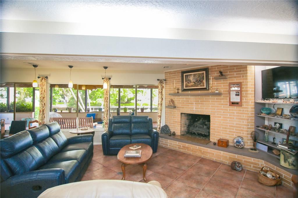 For Sale: $775,000 (3 beds, 2 baths, 1992 Square Feet)