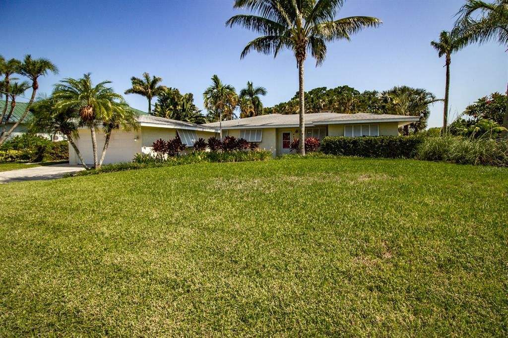 For Sale: $775,000 (3 beds, 2 baths, 1992 Square Feet)