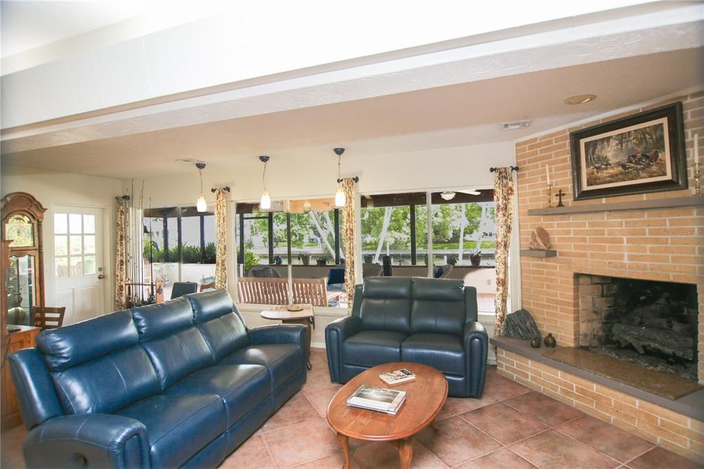 For Sale: $775,000 (3 beds, 2 baths, 1992 Square Feet)