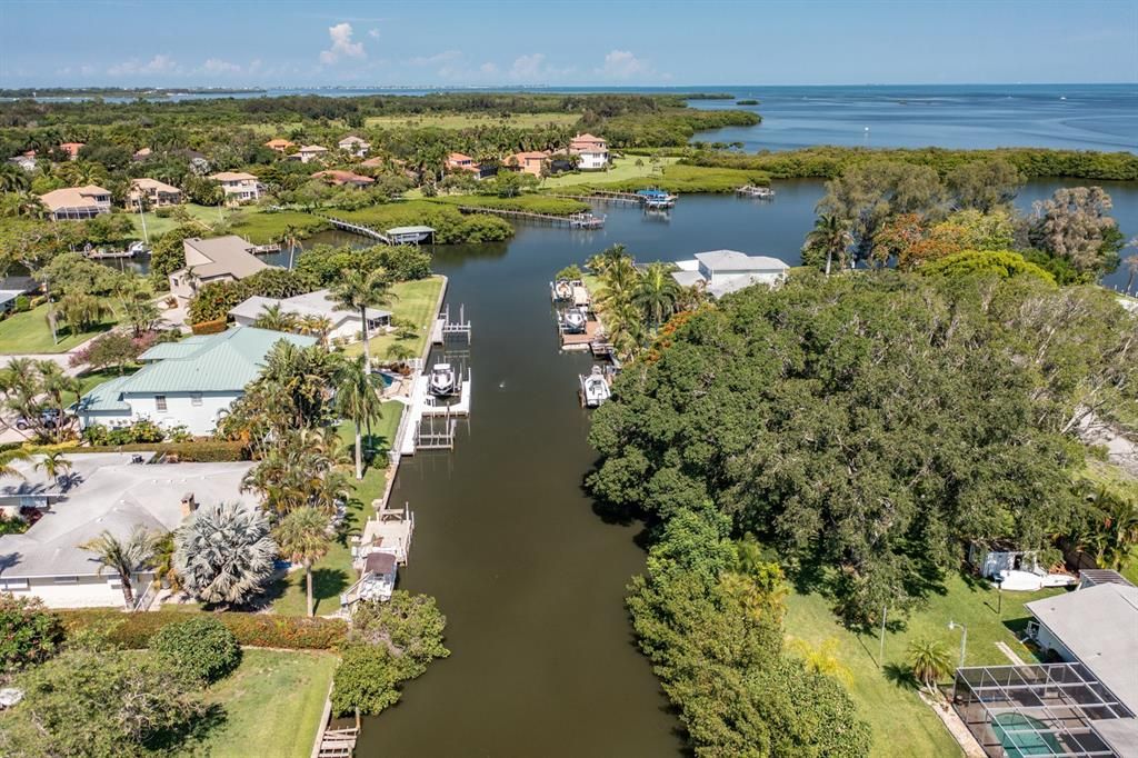 For Sale: $775,000 (3 beds, 2 baths, 1992 Square Feet)