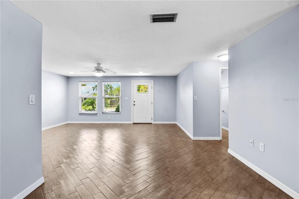 出租: $3,000 (2 贝兹, 2 浴室, 1210 平方英尺)