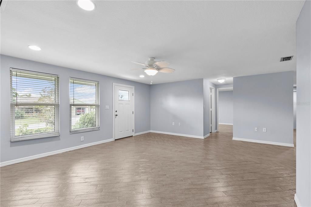 出租: $3,000 (2 贝兹, 2 浴室, 1210 平方英尺)