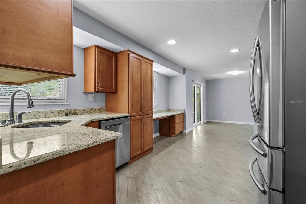 出租: $3,000 (2 贝兹, 2 浴室, 1210 平方英尺)