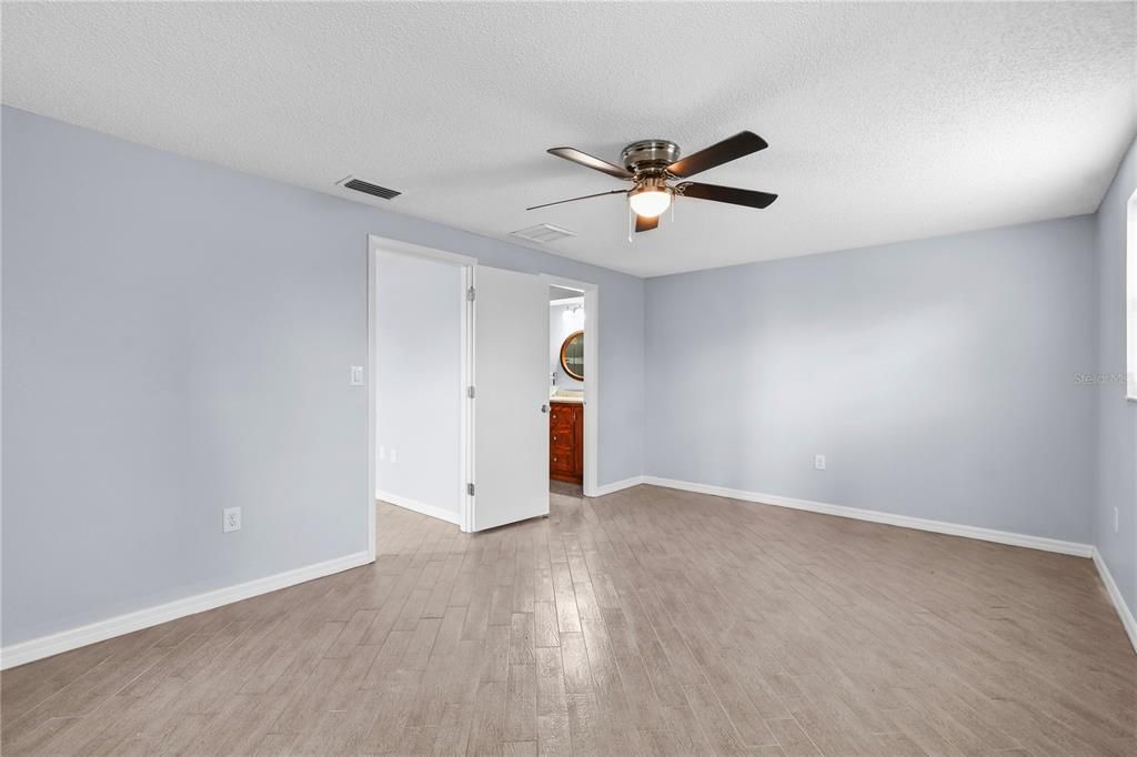 出租: $3,000 (2 贝兹, 2 浴室, 1210 平方英尺)